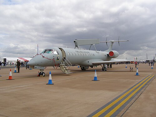 イギリスのフェアフォード空軍基地で開催された航空ショーで展示された、ブラジル空軍所属のエンブラエルEMB-145-SA型機（機体番号E-99）。