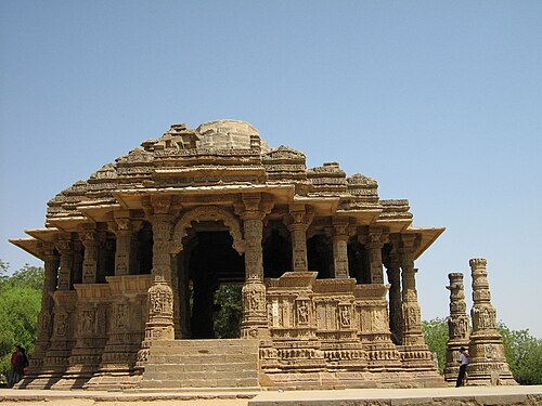 ビムデフによって建てられたモデラ太陽寺院