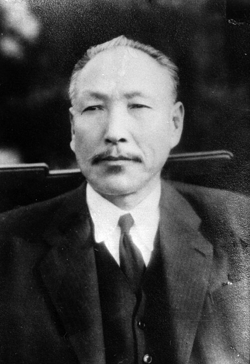 チョ・ソアン（1887-1959）：1902年入社。大韓独立宣言（ハングル：대한독립선언서、漢字：大韓獨立宣言書）を起草。平等三原則を提唱。