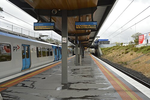 オーストラリア、メルボルンにあるベルグレイブ線とリリーデール線のヌナワディング駅。
