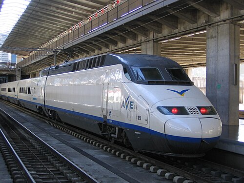 AVE「Alstom」（Renfe Class 100）列車がコルドバに到着。
