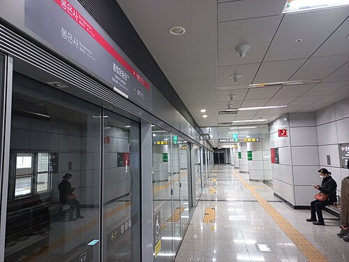 駅ホーム（9号線）