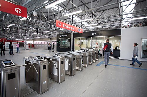 フェラス・デ・ヴァスコンセロス駅。