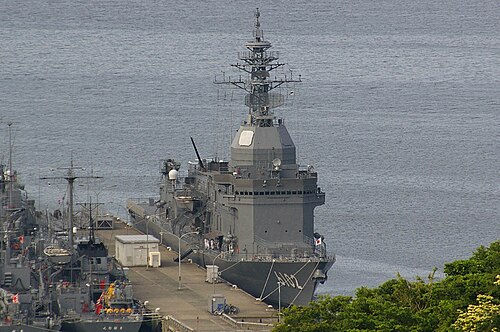 2007年6月17日、横須賀の護衛艦「あすか」。