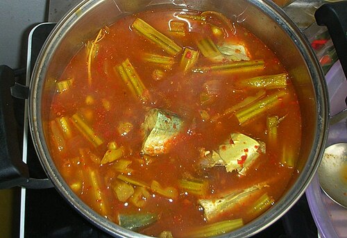 伝統的なタイ料理のケンソムとドラムスティックポッド、新鮮なプラトゥー
