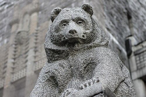 Bear statue at the National Museum of Finland in Helsinki by Emil Wikström (1905–1910)