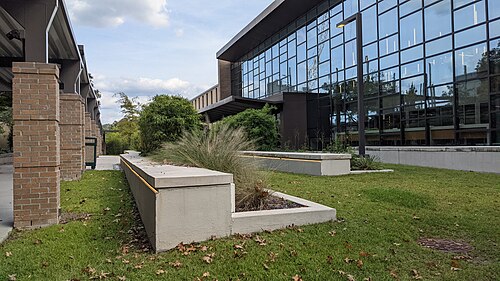 ベルトラインの図書館建物の外観の画像。