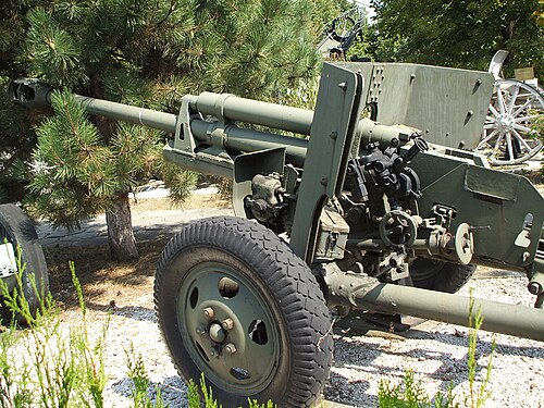 ルーマニアの 75 mm Reșița M1943 は、76 mm ZiS-3 の特徴を採用しました。