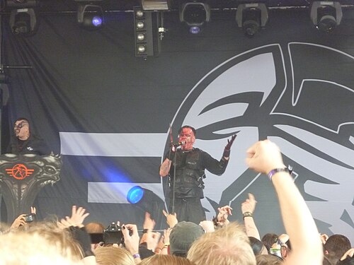 2011 Amphi Festival での Agonoize のライブ