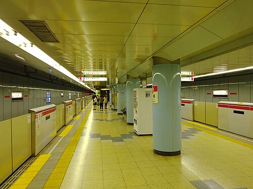 大江戸線ホーム、2016年