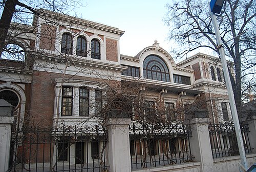 1918 年に建てられたフランス庭園近くの李治甫の邸宅は現在、和平区政府の所在地として機能しています。