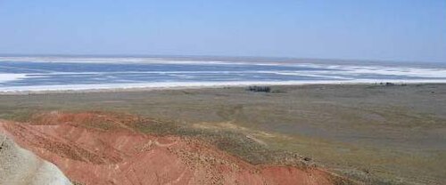 その他の乾燥土壌は、ステップが半砂漠地帯に移行する地域、例えばヴォルガ川下流域などで見られる。