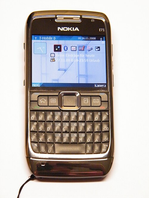 QWERTY キーボードを搭載した Nokia E71 (2008)。