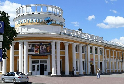 チェルニーヒウ地域青少年センター（旧シチョルス劇場）の建物