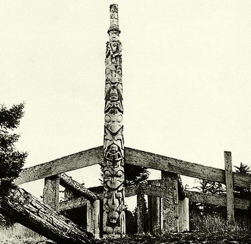 1884年のカユン族のトーテムポール