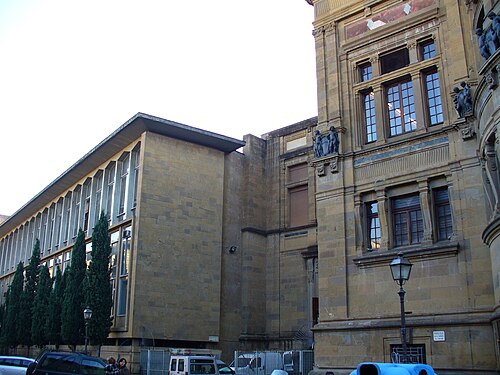 サンタクローチェ横の図書館