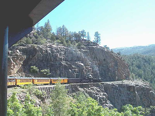 現在は保存鉄道となっているデュランゴ・アンド・シルバートン狭軌鉄道は、かつてフォー・コーナーズ地域と全米鉄道網を結んでいた。