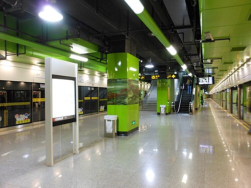 国泉路駅10号線ホーム