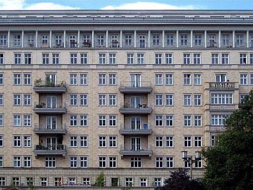 スターリン時代の集合住宅のファサード