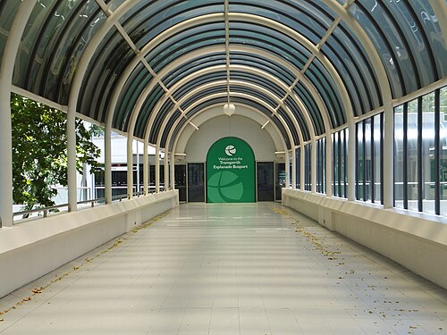 バスターミナル通路