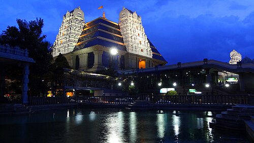 夜のISKCONバンガロール寺院