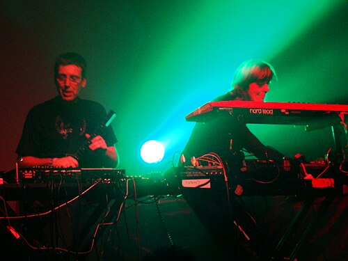 2008年2月、ロンドンのナイトクラブHeavenでSystem 7がアルバムPhoenixを演奏している。