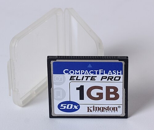 容量1GBのキングストン製コンパクトフラッシュカード