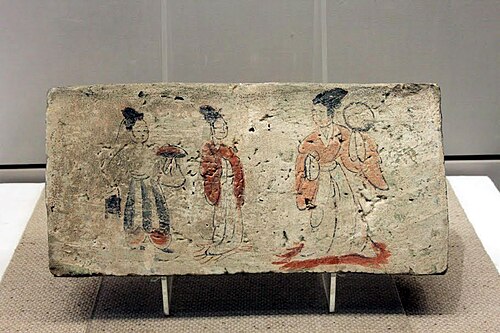 三国時代、シャンク（左）とルクン（中央と右）