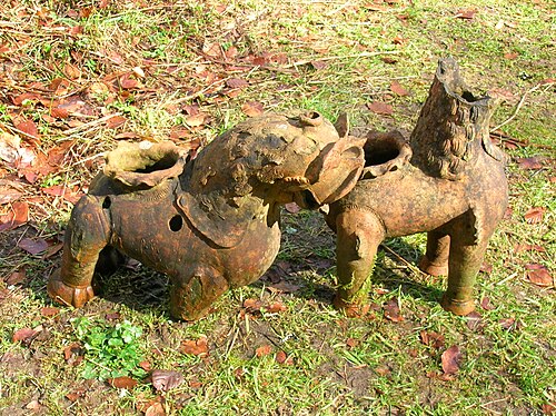 スコットランド、エノクドゥのキンドロガン ハウスにあるビクトリア朝の装飾植木鉢