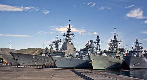 NATO海上グループ2の常備艦艇がトルコのアクサズ海軍基地で演習に参加する準備のため停泊している。