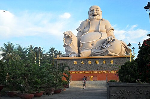 ベトナムのヴィンチャン寺院のブダイ像