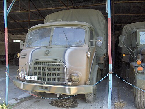 シュタイアー 680M オフロード軍用トラック (4x4)