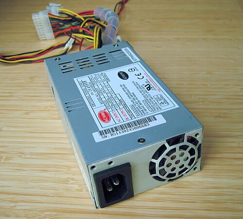 FlexATXフォームファクターの電源ユニット
