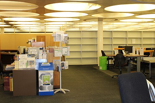 アレクサンダー鳥類学図書館、2018年頃。この図書館の一部は2020年に永久閉鎖され、現在は近隣の自然史博物館とピット・リバーズが利用している。