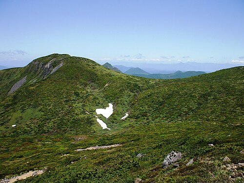 夏の三本槍峰と雪景色