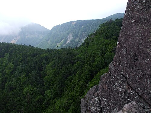 丹生山から見た硫黄山