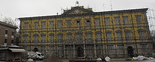 2012年の地震後の市庁舎。