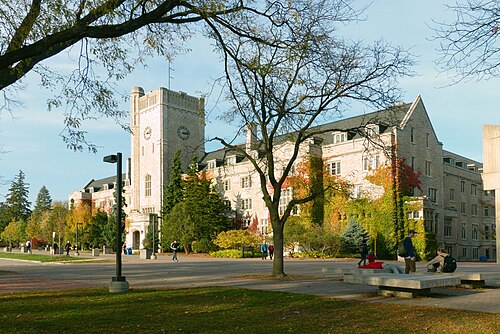 大学寮の側面図