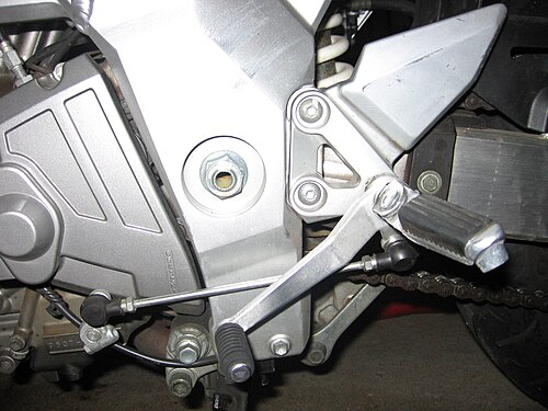2003年式SV650Sオートバイのギアシフト。