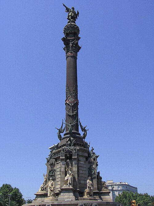 1888年に建てられたポルタル・デ・ラ・パウ広場のコロンブス記念碑はバルセロナの象徴的な記念碑である。