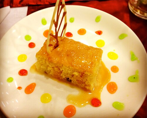 トレスレチェケーキは、エバミルク、コンデンスミルク、生クリームの3種類のミルクに浸したスポンジケーキです。