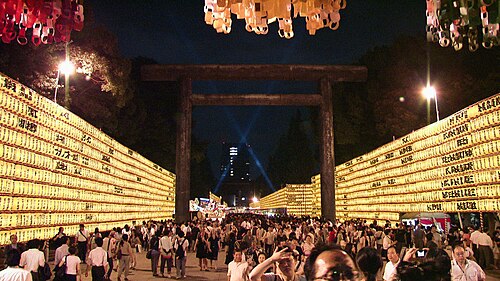 靖国神社みたま祭りの懸雪洞