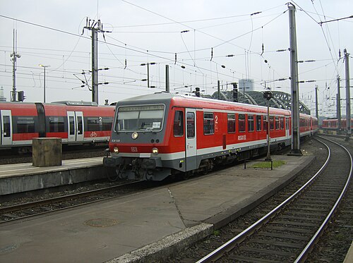 628 508がケルン中央駅に到着
