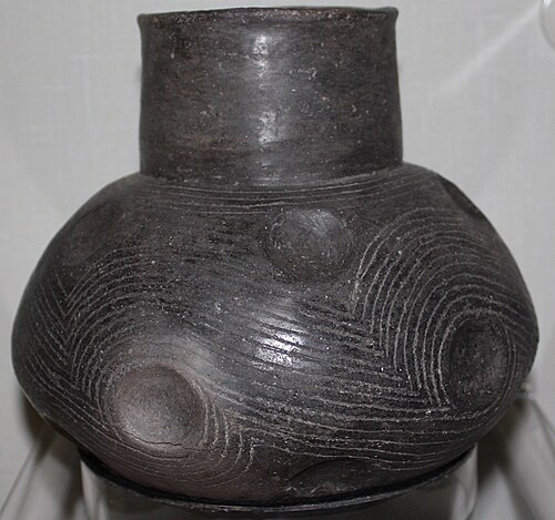 アラバマ州マウンドビル遺跡の彫刻入り容器