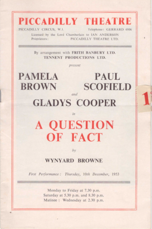 『A Question of Fact』のプログラムカバー。劇名と出演者のパメラ・ブラウン、ポール・スコフィールド、グラディス・クーパーを紹介。