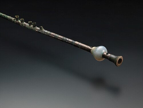 紀元1～500年頃、シリア。銀と象牙製のティビア。一対のティビアエ・パレスのうちの1本の管。2本のリード束が挿入されていた端面図。