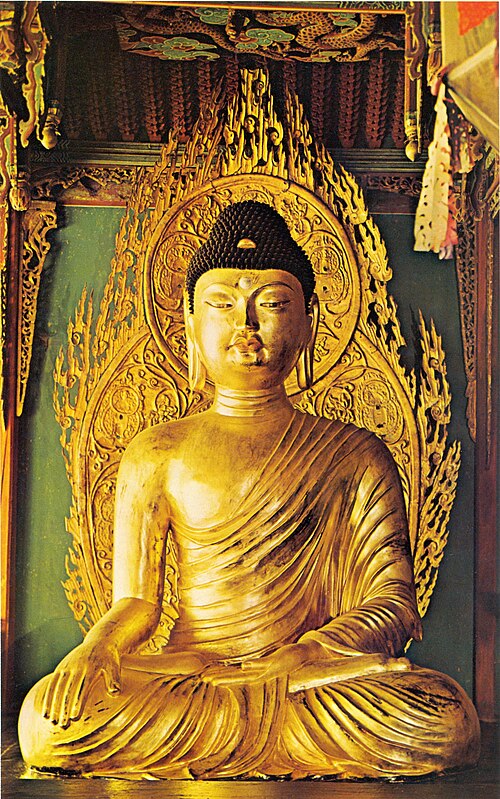国宝第45号。阿弥陀如来坐像、粘土製、高さ2.78メートル。浮石寺。