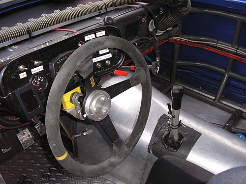 BRL V6車の内部。