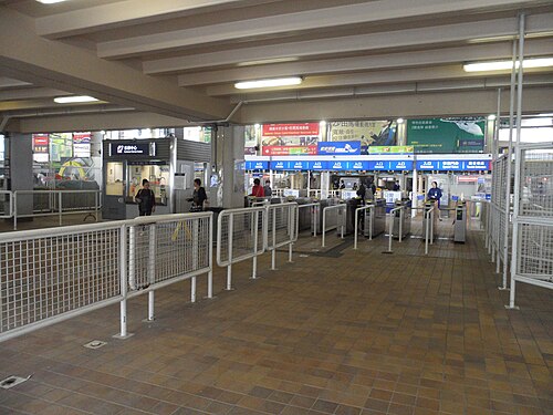 駅入口（改札口）