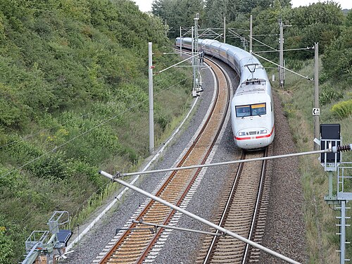 ウェッデルループを走るICE列車